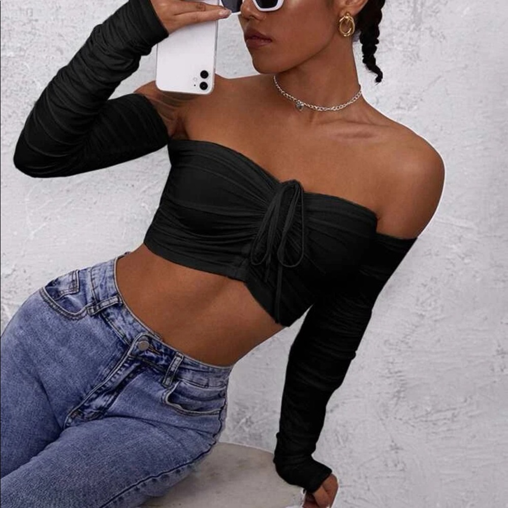 OFF THE SHOULDER CINCHED CROP TOP